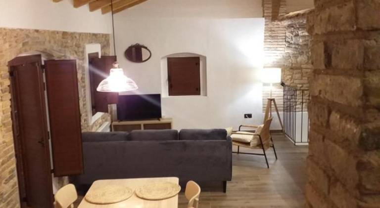 Beautiful holiday apartment with patio, BBQ & yard | Pets allowed — photo 3