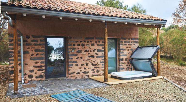 Wonderful farm with jacuzzi, garden & terrace | Pets allowed in Biancavilla