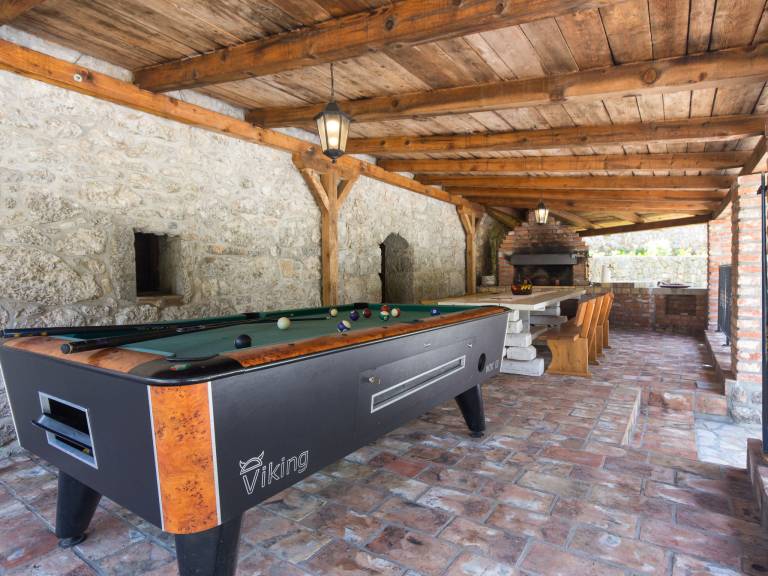 Vacation home with terrace, private pool & grill | Dogs allowed — photo 5