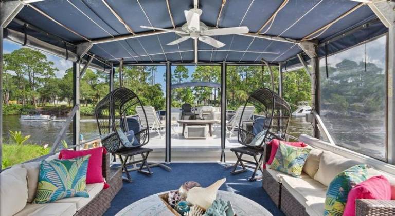 Unique Houseboat Rental