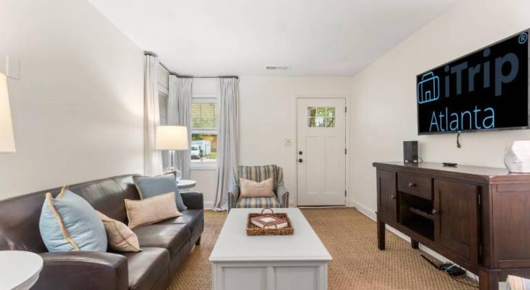 Nice vacation home | Pets are welcome in Decatur, GA