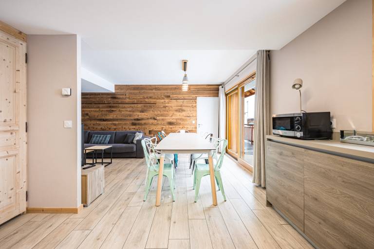 Chalet 'Alphonsine Ski Lodge' with Mountain View, Private Terrace and Wi-Fi — photo 4