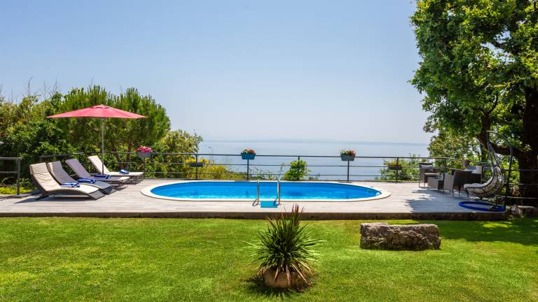 Fully equipped apartment with terrace, yard & barbeque | Pet-friendly in Opatija