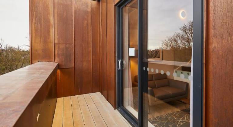 Serviced apartment with patio | Next to Shambles | Perfect for remote work — photo 5