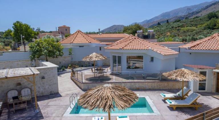 Villa with pool | Pets allowed — photo 5
