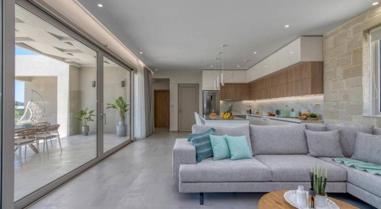 Villa with terrace, private pool & grill | Perfect for remote work — photo 2