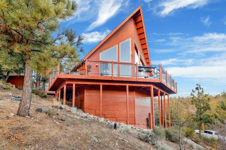 Family-oriented nice cabin with jacuzzi & terrace | Lake view | Pet-friendly — photo 5