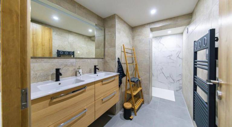 Apartment with jacuzzi — photo 2