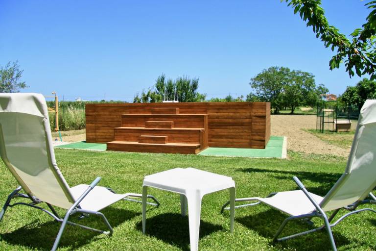 Holiday apartment with private pool & yard — photo 2