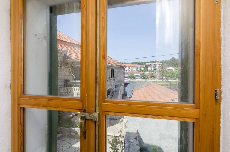 Apartment with terrace & yard | Garden view — photo 3