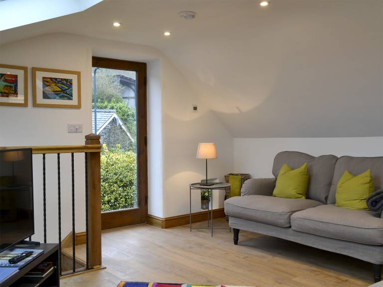 Child-friendly cottage with terrace & yard | Pets allowed — photo 4