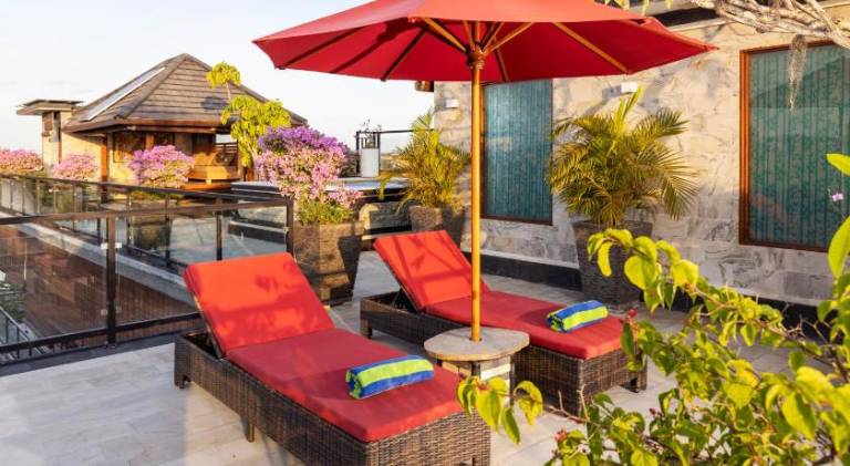 Winy Estate - Luxury Villa with Rooftop Jacuzzi — photo 3