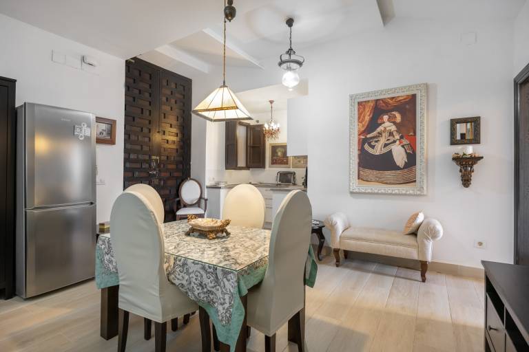 Holiday apartment with fast internet | City view — photo 4