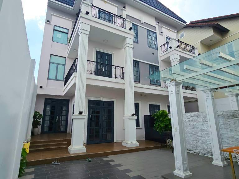 House with pool, hot tub & garden | Good for workation | Pets allowed in Ho Chi Minh City