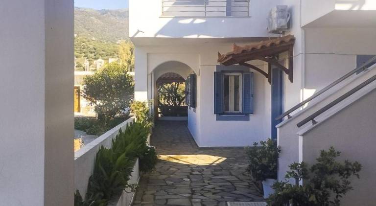 Holiday apartment with terrace in Samos