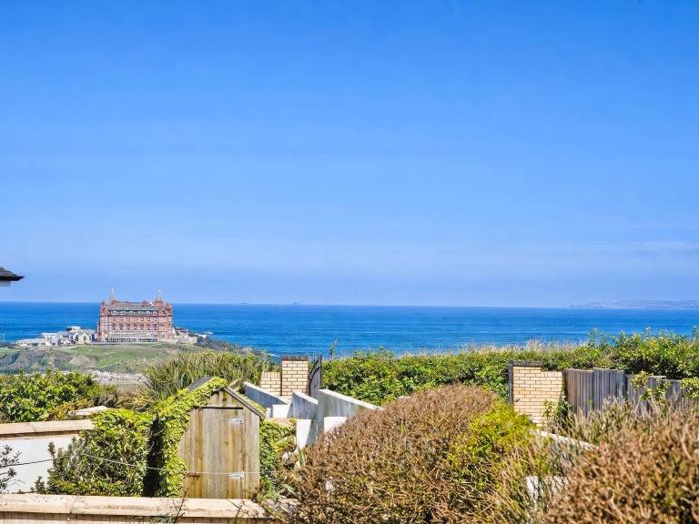 Cottage with garden, barbecue & hot tub | Beach view — photo 5