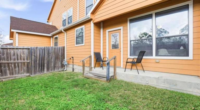 O22B Southwest Houston 1BR King Bed Pet Friendly Fast WiFi — photo 3