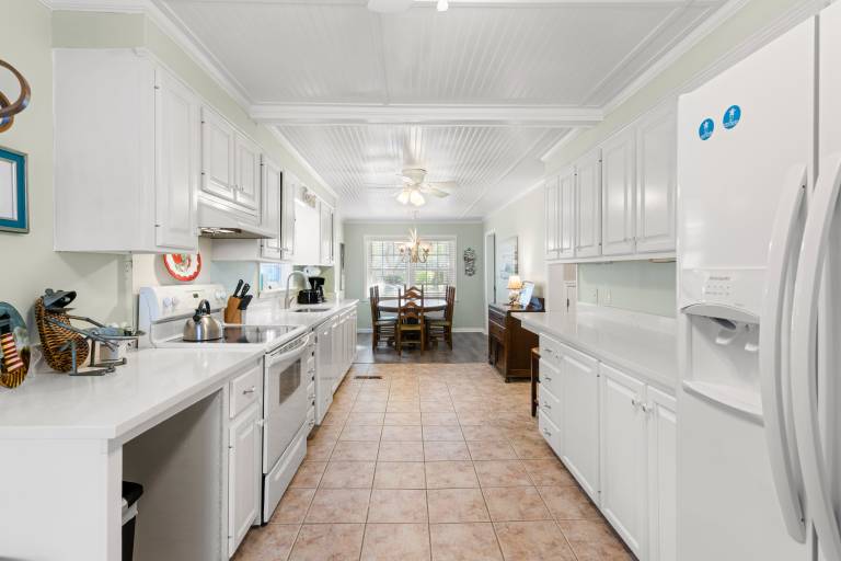 Byrd's Nest - 1107 Beachview Drive — photo 4
