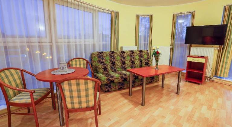 Apartment with terrace — photo 5