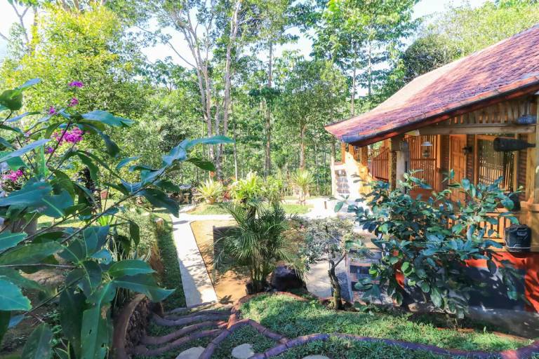 Bungalow with garden in Munduk