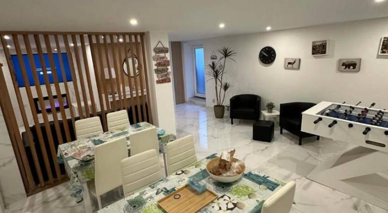 House with private pool, patio & barbeque — photo 4