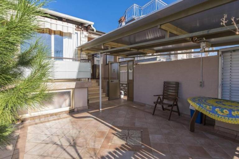 Fully equipped holiday apartment with patio & garden | Pet-friendly — photo 5