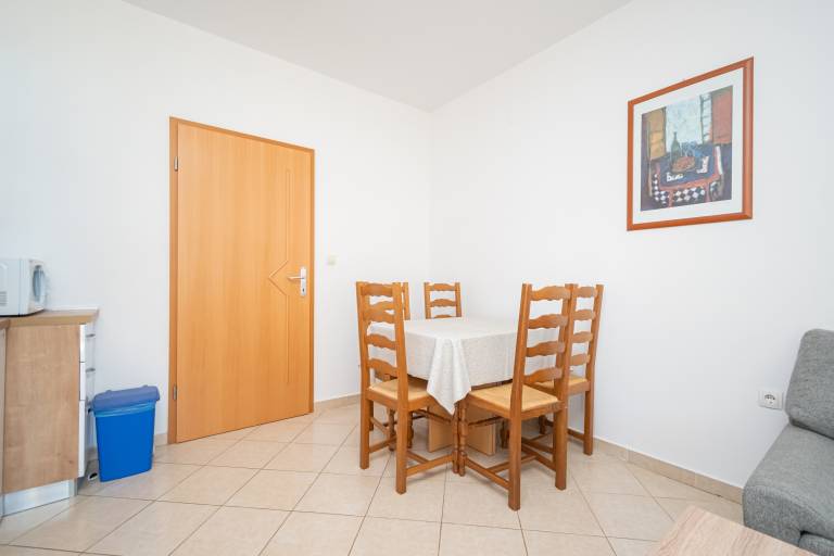 Two bedroom apartment near beach Stara Novalja, Pag (A-21662-a) — photo 4