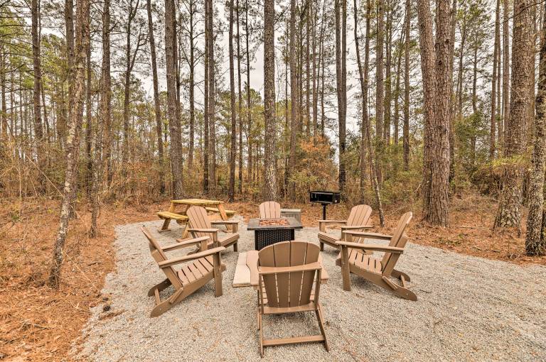 Charming New Bern Log Cabin - Pets Welcome! — photo 2