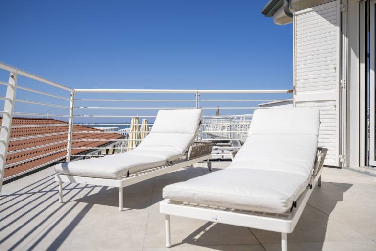 Holiday apartment with pool & patio | Water view in Camaiore