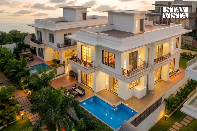 Spacious villa with yard, private pool & barbecue | Dogs allowed in Khandala
