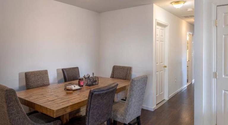 Huge 3BR Urban Gem just 3 miles to NYC plus Free Parking — photo 3
