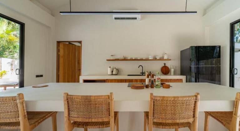 Villa with pool — photo 4