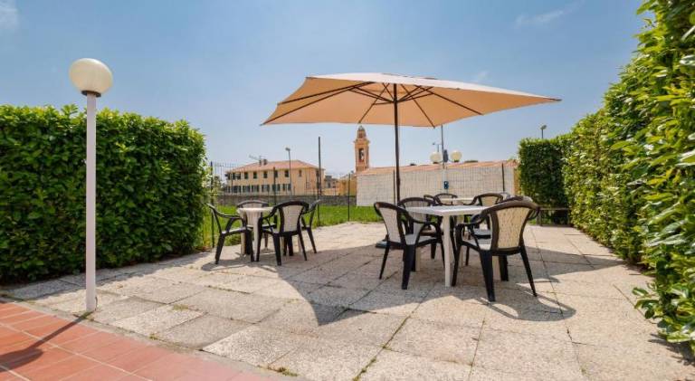 Serviced apartment with pool, garden & terrace | Close to the beach | Pet-friendly — photo 4
