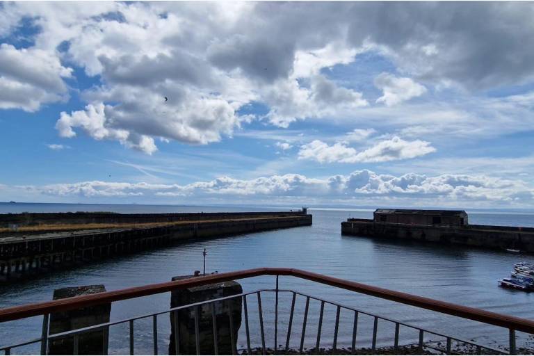 2 Bed Sleeps 5 Parking Sea View