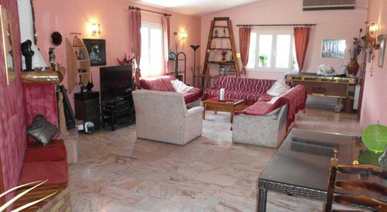 Holiday apartment with patio, garden & jacuzzi — photo 2