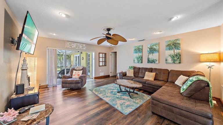 Family-friendly wonderful vacation home with garden, patio & pool | Pets are welcome — photo 2