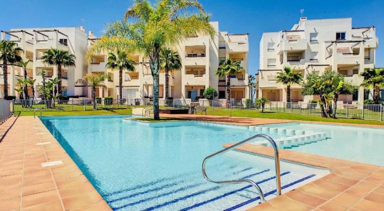 Apartment with patio, garden & pool in Murcia