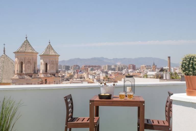C77 · Romantic Studio in the Center with terrace