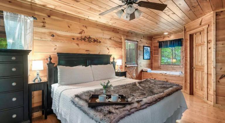 Vacation home with jacuzzi — photo 2