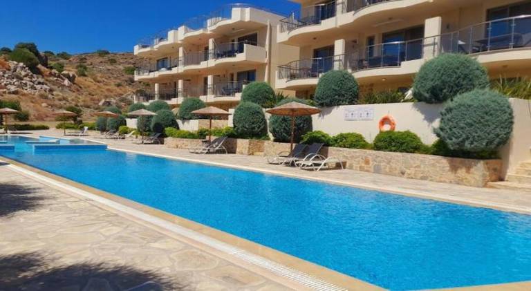 Holiday apartment with garden, pool & terrace — photo 3