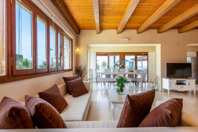 Family-oriented villa with garden, terrace & BBQ | Next to the beach | Pets allowed — photo 3