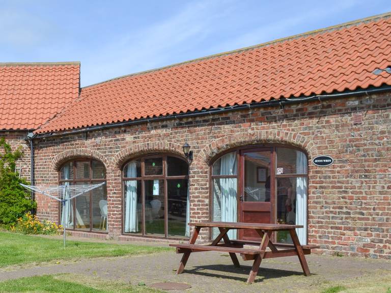 Cottage with BBQ & yard in Bridlington
