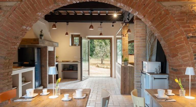 Farm with terrace, garden & hot tub | Pets are welcome in Collesalvetti
