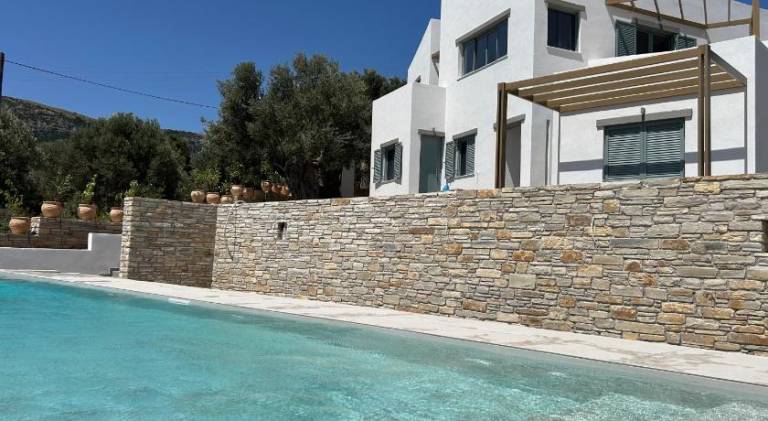 Rental apartment with garden & pool in Kymi-Aliveri