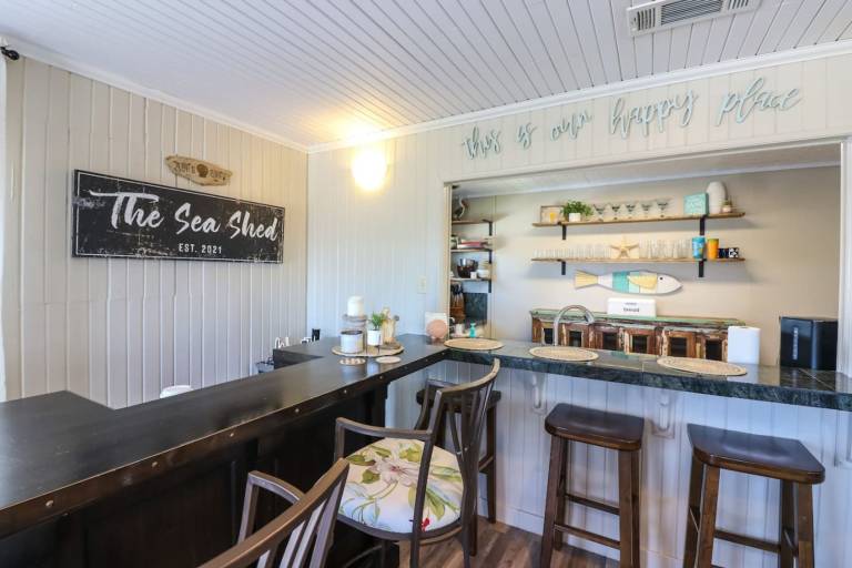 Vacation home with pool & grill — photo 2