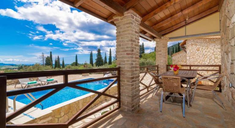 Villa with terrace, garden & private pool | Suitable for remote work — photo 4