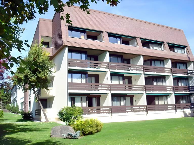 Serviced apartment with pool, garden & patio in Arosa