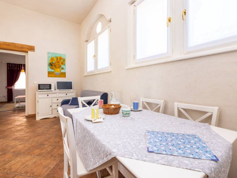 Beautiful rental apartment with yard & patio | Pets allowed — photo 3