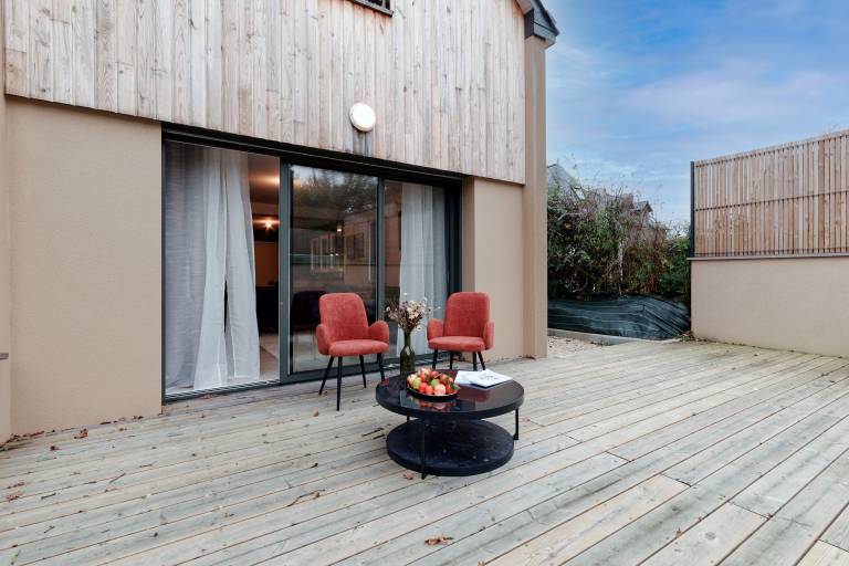 House with patio & yard — photo 3
