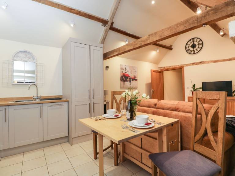 Family-oriented cottage with yard | Pets are welcome — photo 5